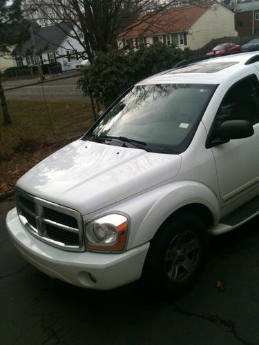 White dodge durango in great condition, automatic, 138,863 miles two owners