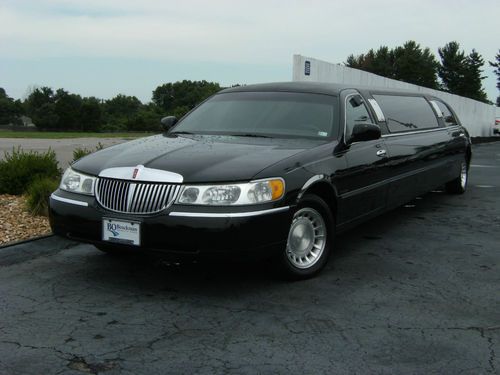 2002 lincoln town car executive limousine 4-door 4.6l