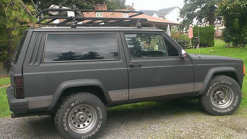1990 2 door 4x4 jeep cherokee (xj)
