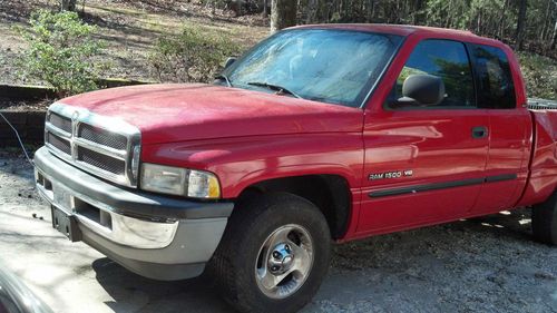 Red 2001 dodge ram slt damaged cab 5.2l