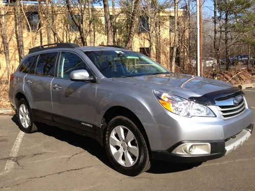 2012 subaru outback 2.5i premium awd 1 owner only 5k miles like new don't miss!!