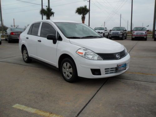 Clean low miles certified versa fuel efficient 4 cylinder auto texas direct