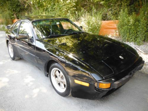 1984 porsche 944 coupe 5 speed w/moonroof &amp; airconditioning 2.5liter 4 cylinder