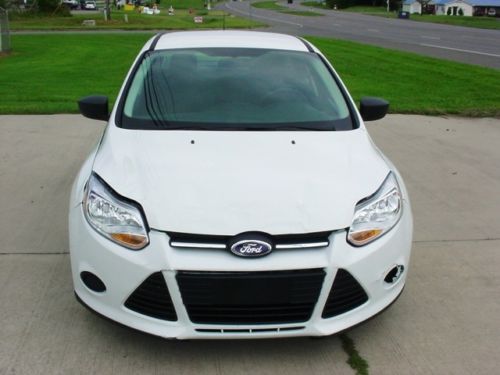 2012 Ford Focus S NO RESERVE Salvage Damaged Rebuildable Repairable, image 8