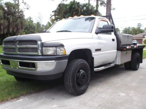 2001 dodge ram 3500 flatbed  dual rears manuel with 5.9 litre cummins diesel