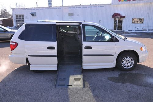 2004 dodge grand caravan handicap van wheelchair accessible braun conversion **