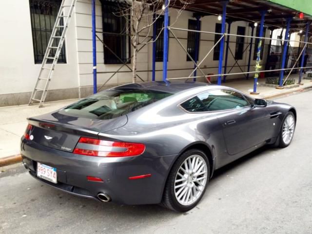 Aston martin vantage v8