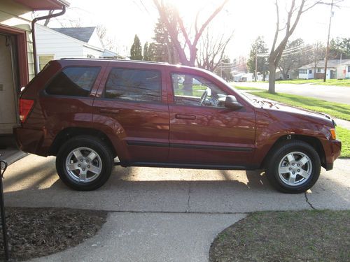 This is 4x4 flexfuel 4.7liter v8 color red rock crystal pearl