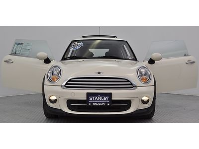 Mini cooper with sunroof, leather  and clean carfax! ~no reserve~