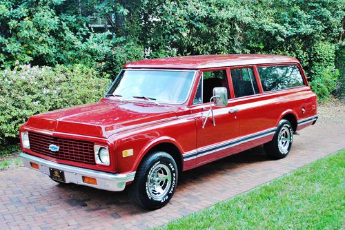 Absolutly beautiful 1972 chevrolet suburban 3 dr nicely done many options sweet