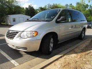 2005 chrysler town &amp; country 4dr lwb lx fwd, cloth, no sunroof.