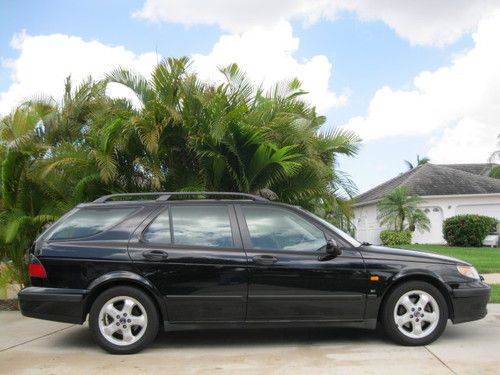 One owner florida kept car! se v6 wagon! leather heated seats! low miles! wow!
