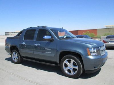 2011 blue v8 automatic leather miles:14k crew cab