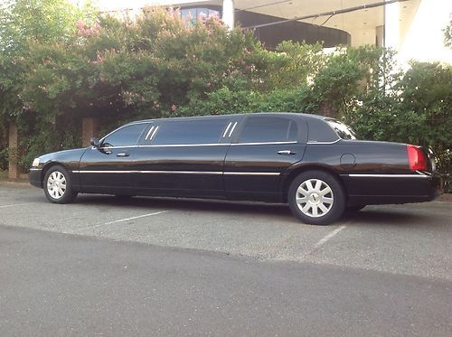 Stretch 72" limo 2003  looking $7,000.00 cold air runs great,tv,partition..moore