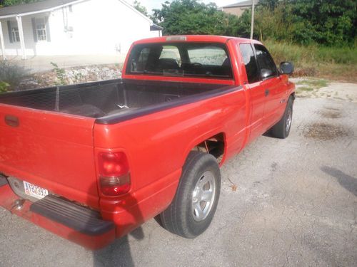 Nice 2001 dodge ram 1500 gas v8 extended cab, well kept