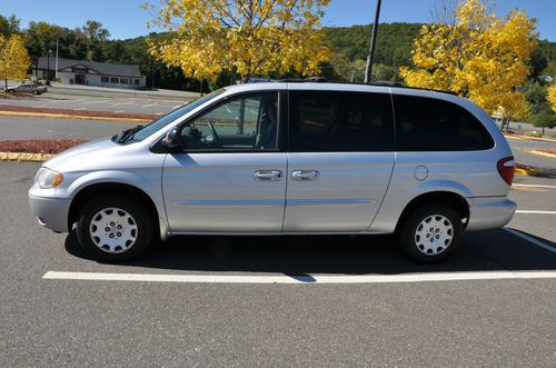 2003 chrysler town &amp; country lx mini van fwd no reserve clean carfax