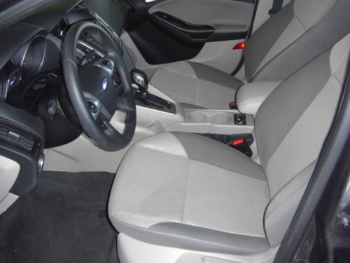 2013 ford focus se hatchback 4-door 2.0l