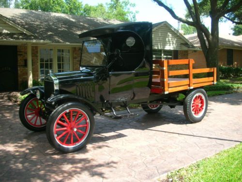 1925 tt c-cab truck with tilting wood truck bed