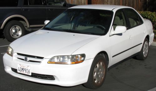 Honda accord lc 1995 model year this vehicle was made in japan. 4-door white