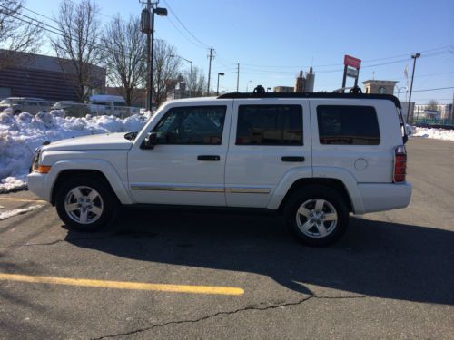 2006 jeep commander with navigation and leather