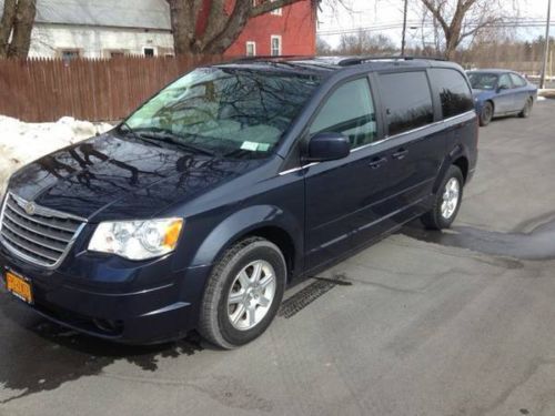 Chrysler town &amp; country touring w/ towing 57k,