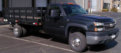 2005 chevrolet 3500 stakebody rack flatbed with lift gate only 29k miles l@@k!