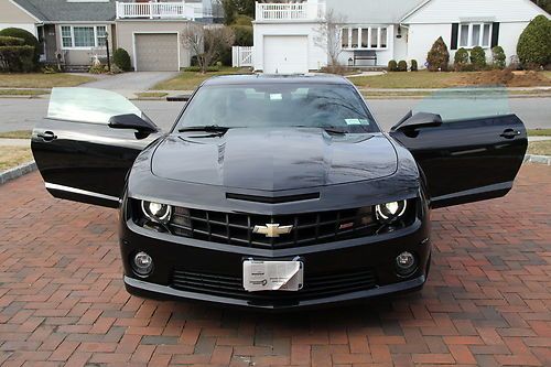 2010 camaro ss black on black nice!!! 6 speed manual. v8 426 (1 owner)