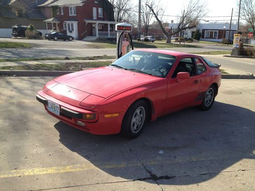 1987 porsche 944 base coupe 2-door 2.5l 5-speed