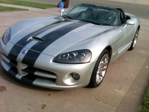Dodge viper srt convertible with racing stripes