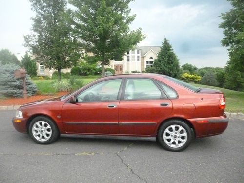 2002 volvo s40, 97k miles, runs and drives great, car is in great condition