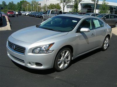 2012 maxima sv with sport package, heated seats, sunroof, spoiler, 24461 miles