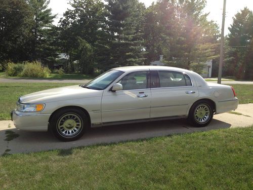 2002 lincoln town car cartier for sale