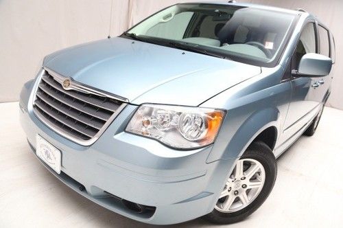 We finance! 2009 chrysler town &amp; country touring fwd dvd