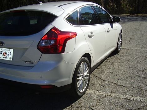 2013 ford focus hatch back titanium pearl white only 10k miles perfect condition
