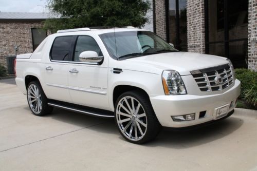 White diamond tricoat navigation moonroof loaded 26&#039;s hard to find! must read!