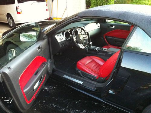 2005 ford mustang gt, convertible, 98k mi red interior, fast car