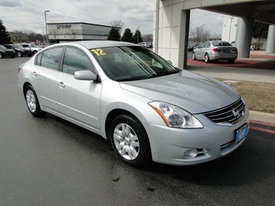 2.5l s w/low miles! 32 mpg! keyless start, ipod/mp3 input, great condition!