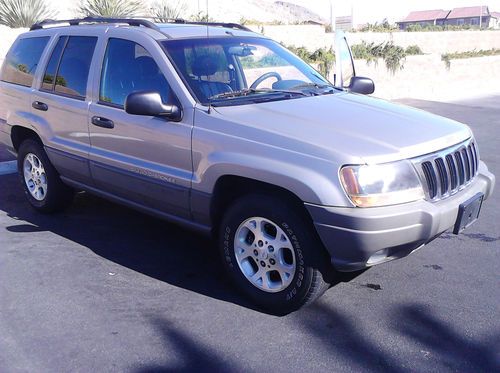 4x4 grnd cherokee , great truck , new spare, sirius radio,6discd, 6cyl,loaded,3g