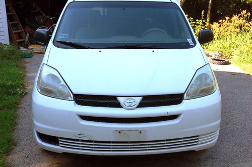 2004 toyota sienna le awd 3.3l mini van for parts/repair runs good needs trans