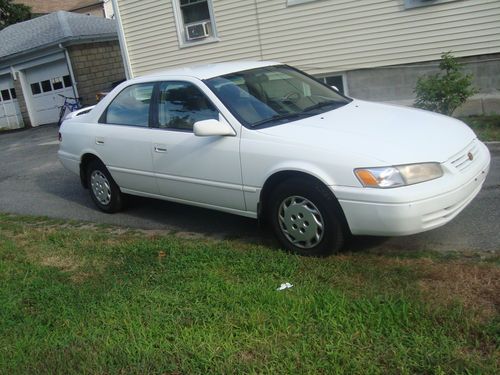 1999 toyota camry le 2.2l 4cyl w/151597 miles,gas saver,run excellent,no reserve