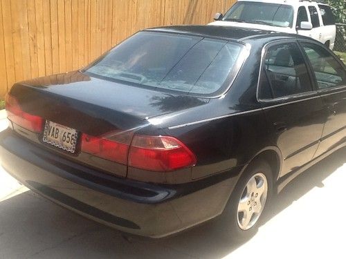 2000 honda accord ex sedan 4-door 2.3l.. black, gray leather seats, sunroof,