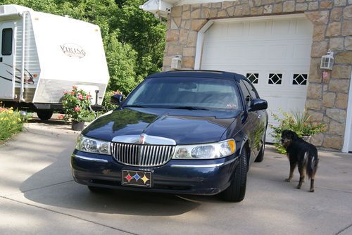 2002 Lincoln Town Car - Low Miles - Adult Driven, image 1