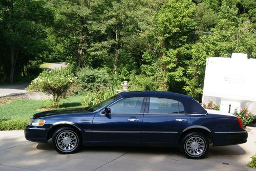 2002 Lincoln Town Car - Low Miles - Adult Driven, image 5