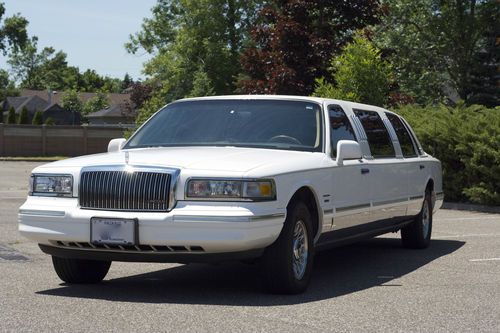 1996 lincoln  limousine