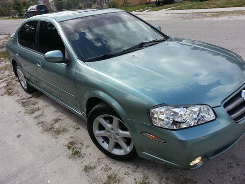 2002 maxima imaculate condition with lots of new parts car ride like new