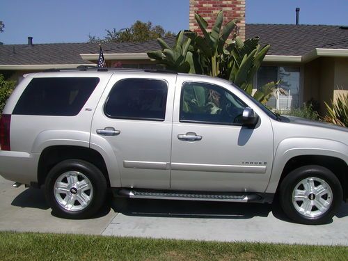 2007 chevrolet tahoe z71 with 3 rows leather seating