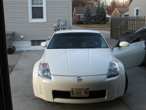 2004 nissan 350z touring coupe 2-door 3.5l