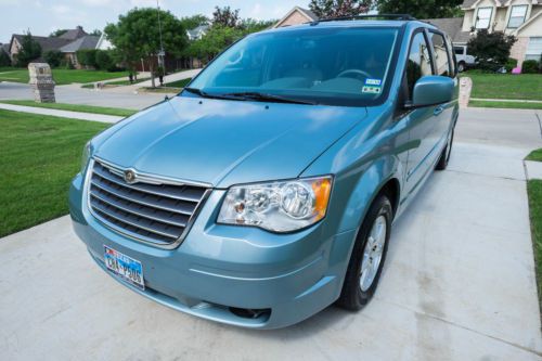 Chrysler town &amp; country touring- dual dvd- leather,nav- backup camera- loaded!!!