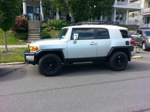 2008 toyota fj cruiser low miles!