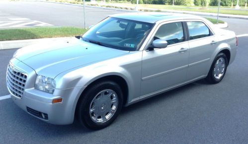 2005 chrysler 300 limited sedan 4-door 3.5l